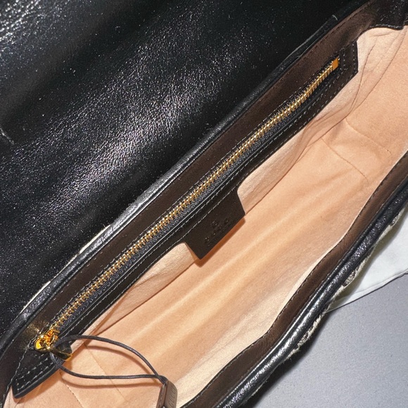 Gucci Marmont Small Shoulder Bag - Picture 7 of 8